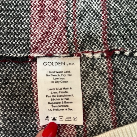 Aritzia’s Golden by TNA Navajo Poncho - Picture 8 of 9